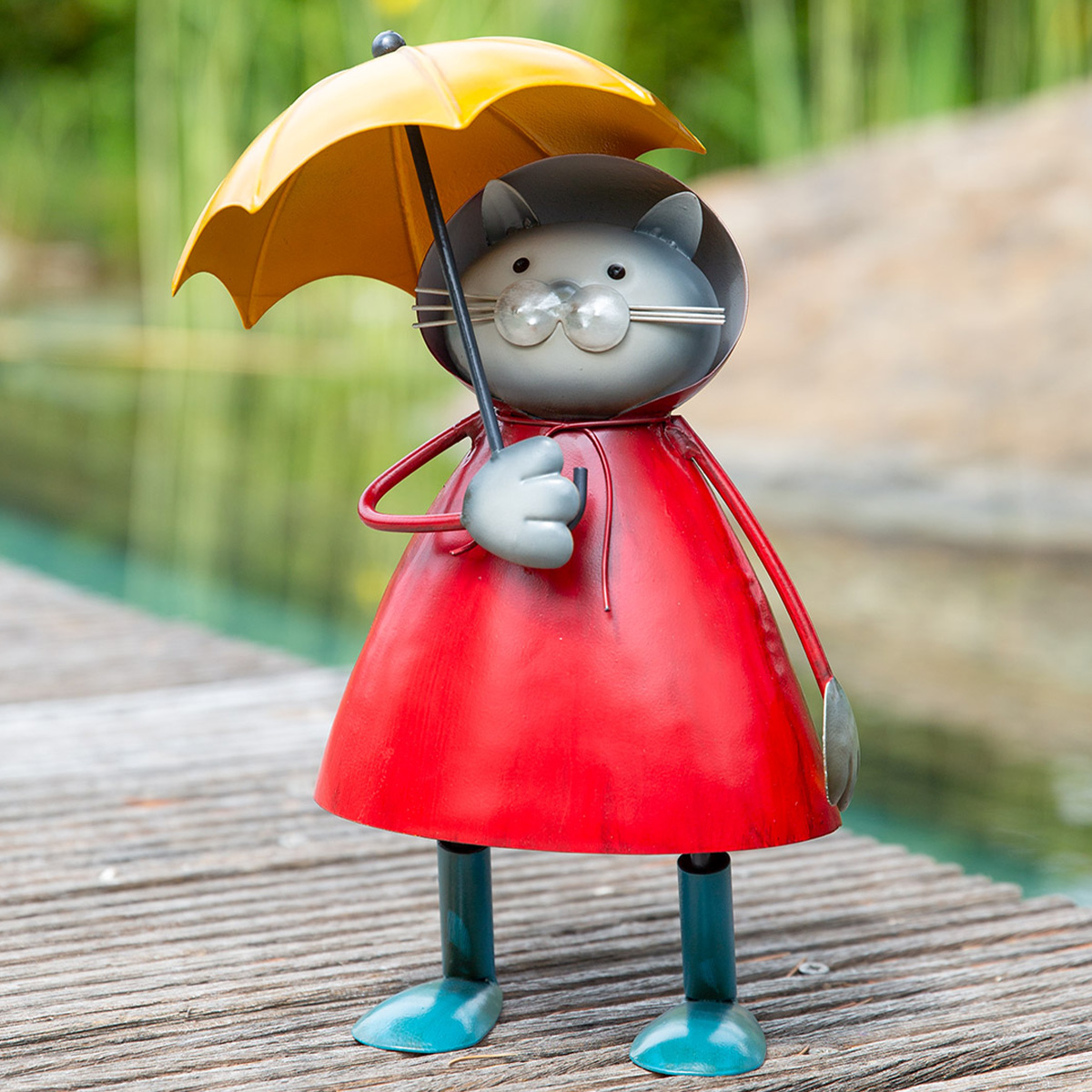 Deko Katze mit Regenschirm, Metallkatze mit rotem Kleid, 29cm