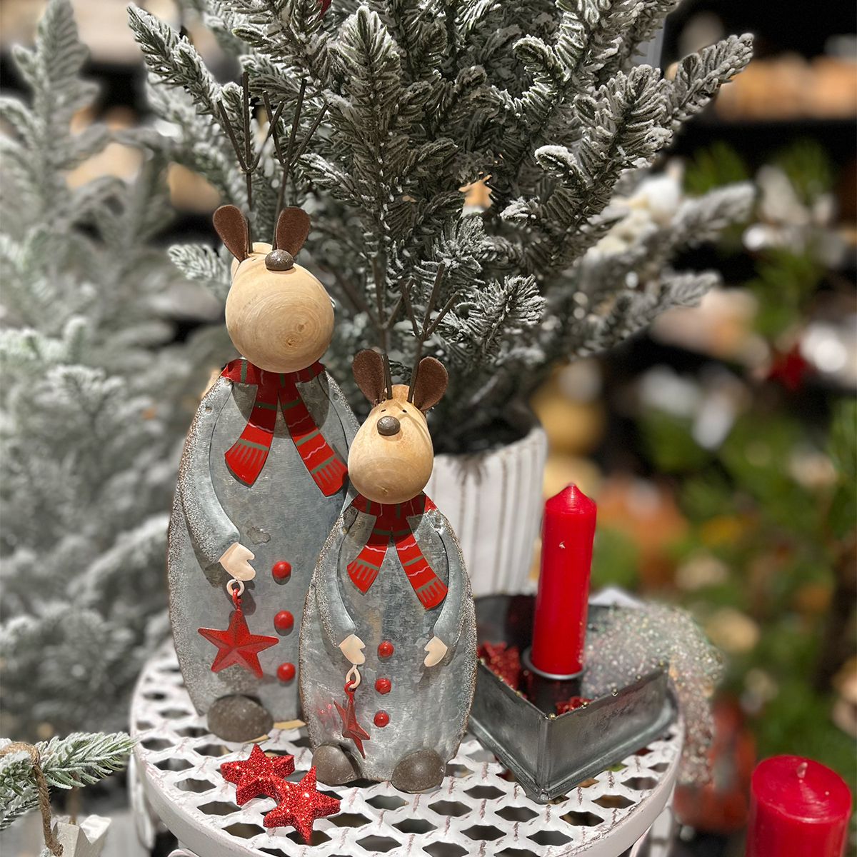 Deko Rentier, Weihnachtsrentier aus Metall und Holz, mit Schal und Stern, 19cm