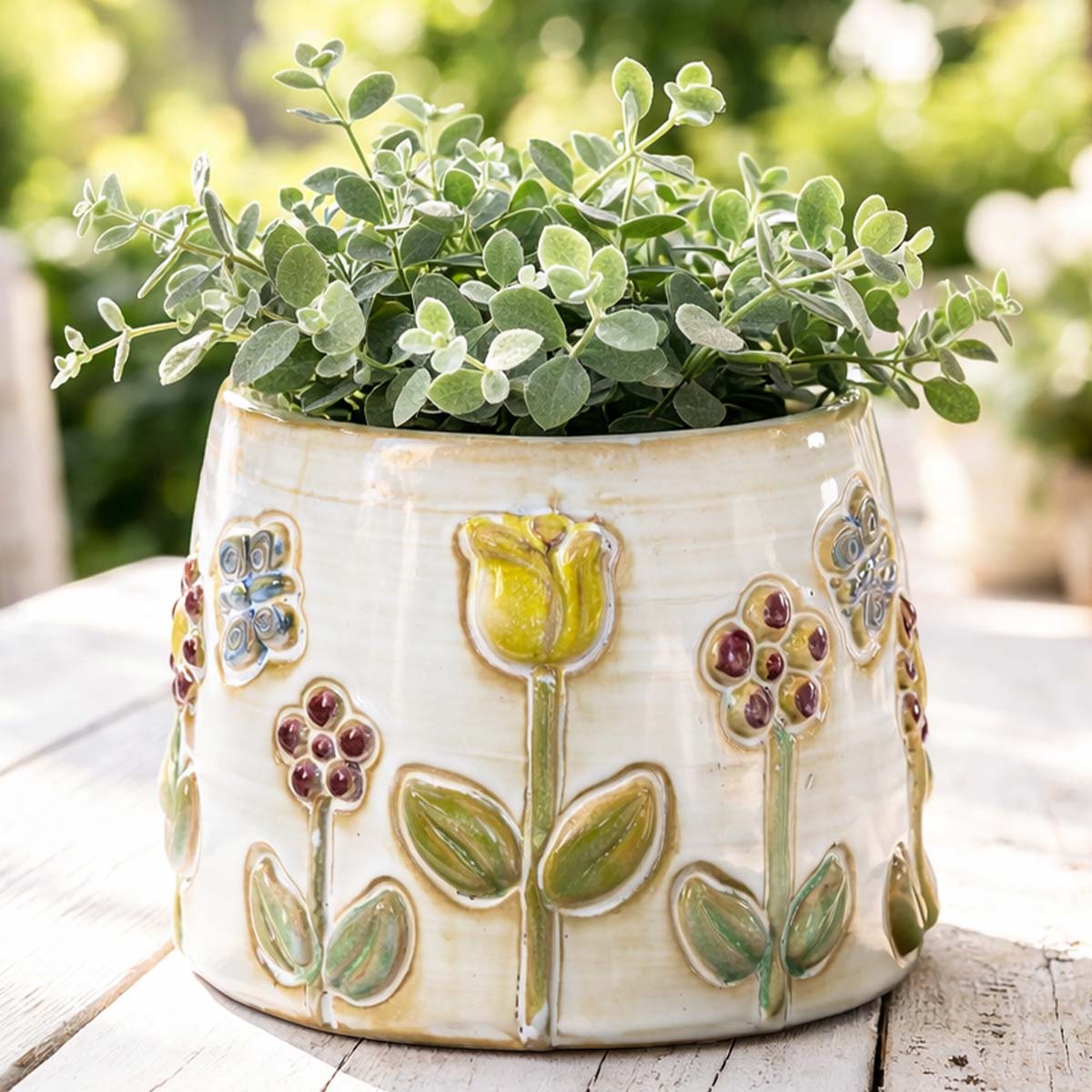 Deko Übertopf Blumen used look, fröhlicher Keramiktopf Blumenrelief, 14cm