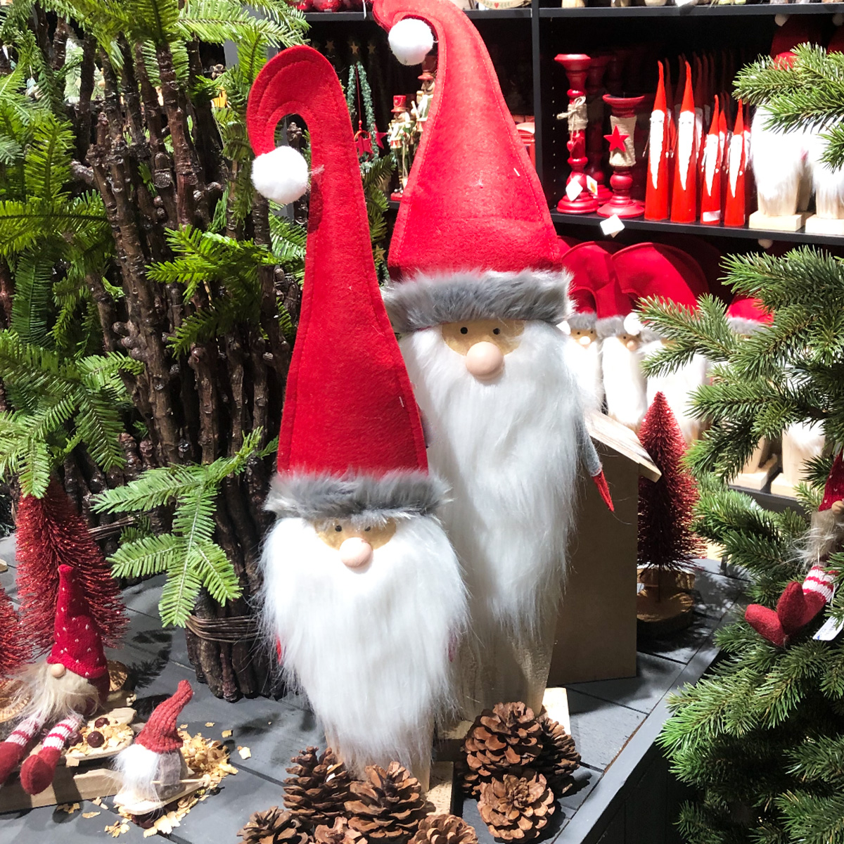 107154 Deko Wichtel Nikolaus, Holzwichtel Weihnachtsmann mit Filzmütze, auf Holzsockel, 62cm