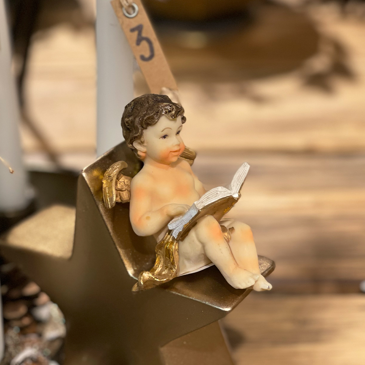 Deko Weihnachtsengel Nostalgie, Engel mit Buch, Kantenhocker, 9cm, Polyresin