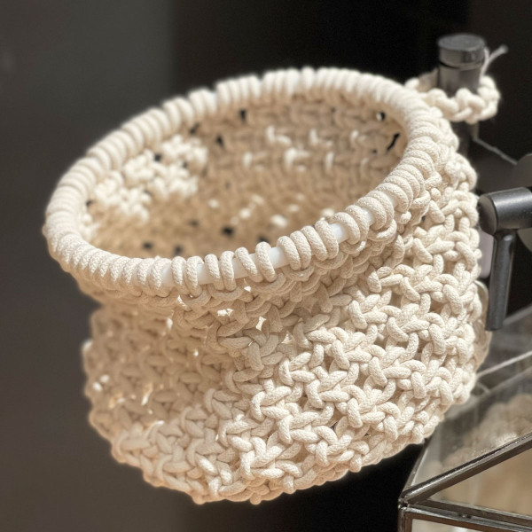 Deko Korb Boho gehäckelt, Makramee-Korb mit Schlaufe, 16x13cm